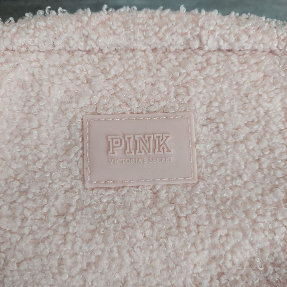 PINK VICTORIA'S SECRET Pink Sherpa Crossbody Bag - Picture 4 of 5